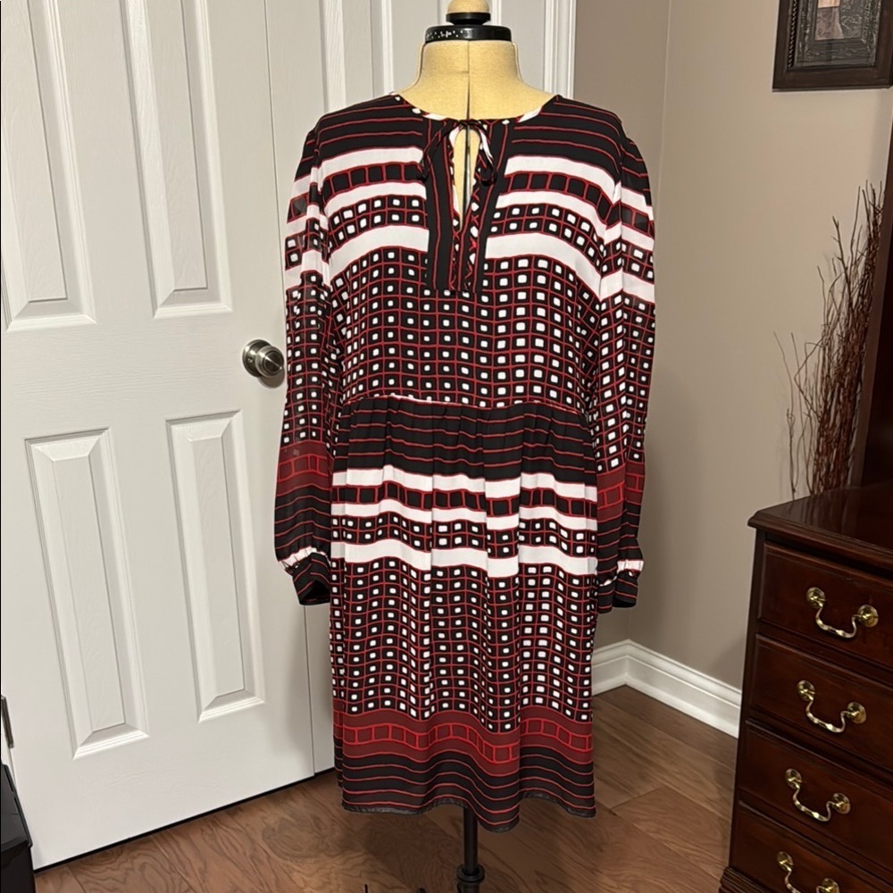 Chic Red and Black Geometric Dress